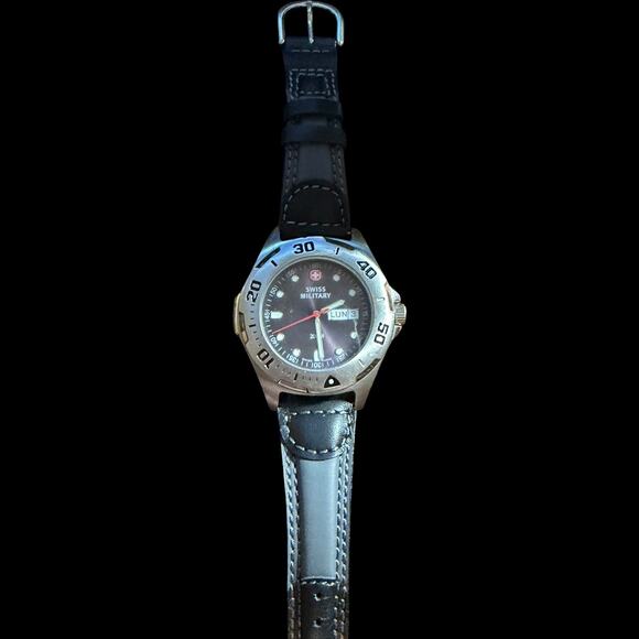 Swiss Military Diver Style Watch 200M Water Resistant Black Dial Day Date 79068 main image 5